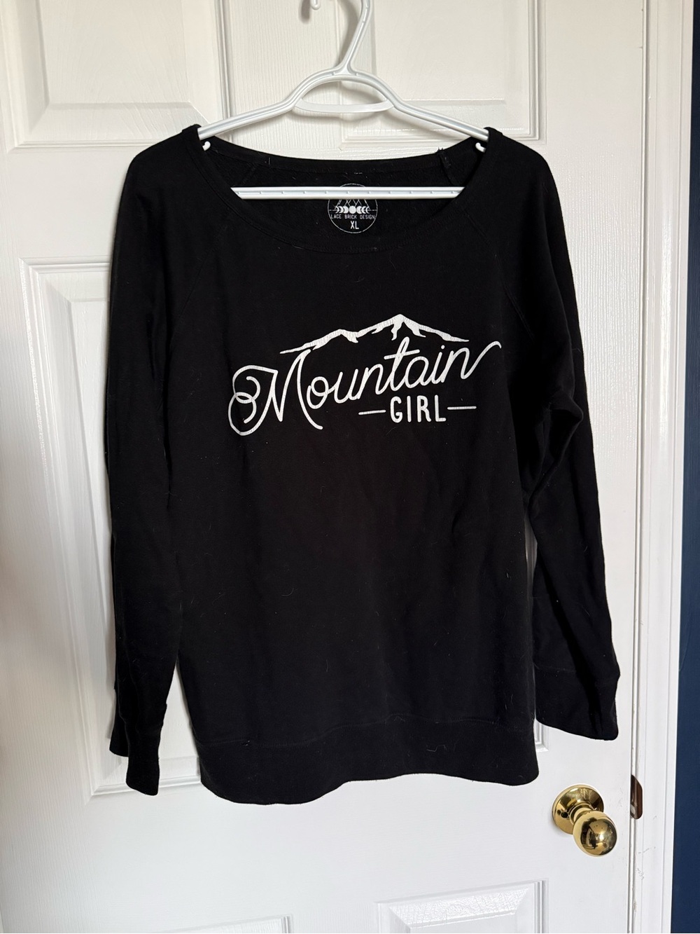Mountain Girl Graphic Sweatshirt - Black
